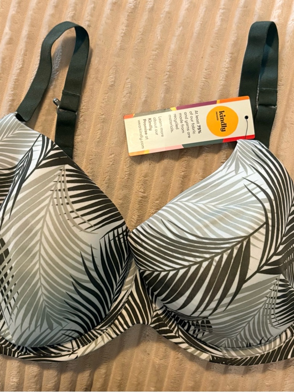 Kindly Palm-Print T-Shirt Bra in Black & White